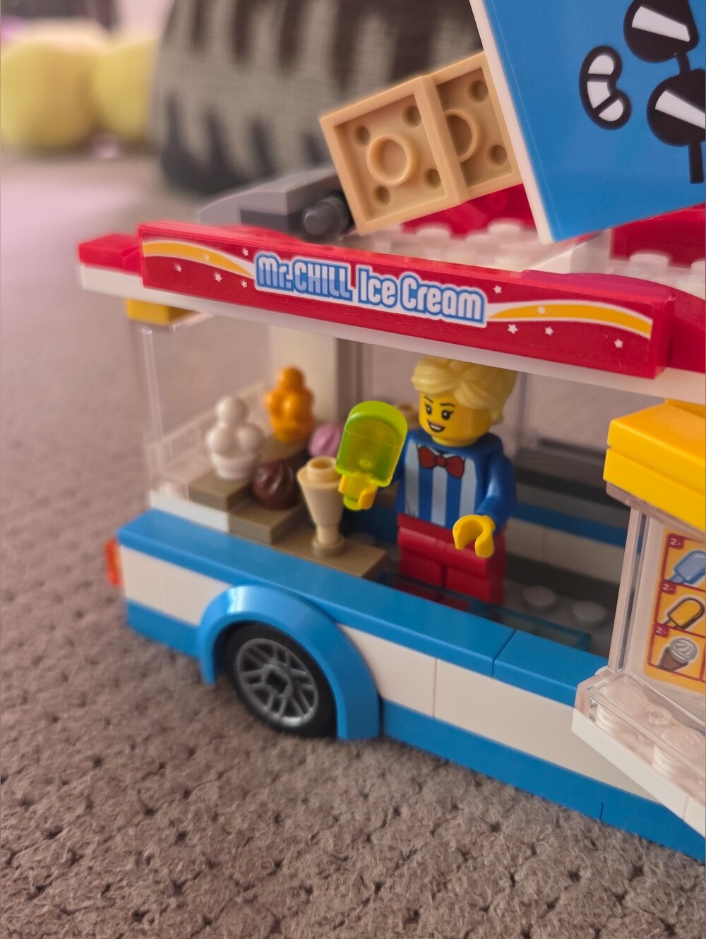 Lego City Ice Cream Truck 60253 Retired set 200 pcs 99% complete Different wig - Picture 6 of 16